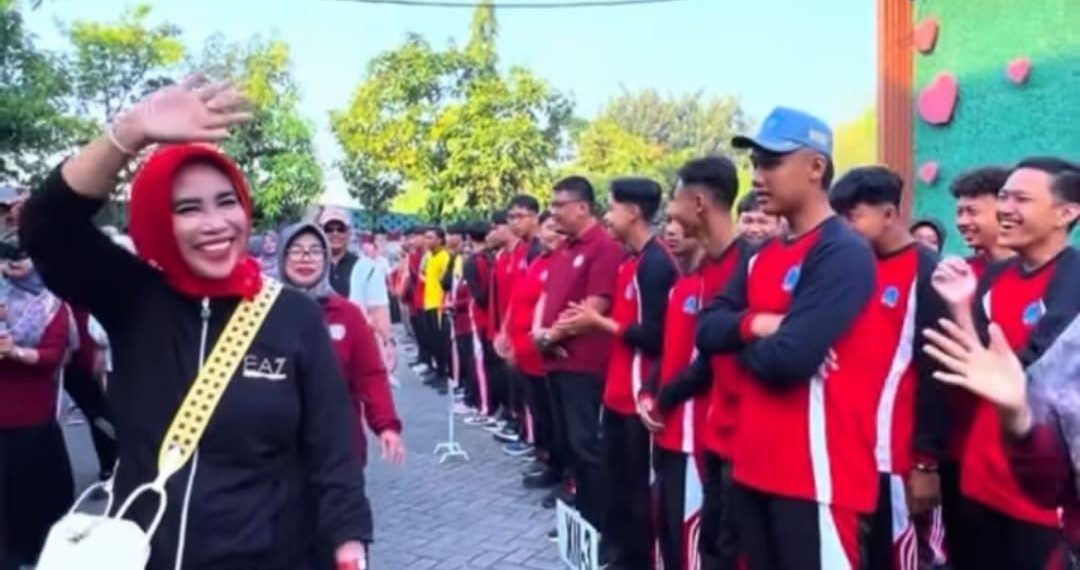 Hari Guru Nasional, Wabup﻿ Sidoarjo Mimik﻿ Idayana Datangi Sekolah Sapa Guru dan Murid