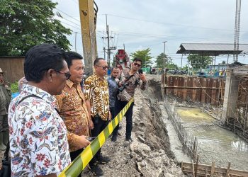 Bupati Subandi Sidak Pembangunan Rumah Pompa dan Bendungan di Desa Kedungpeluk