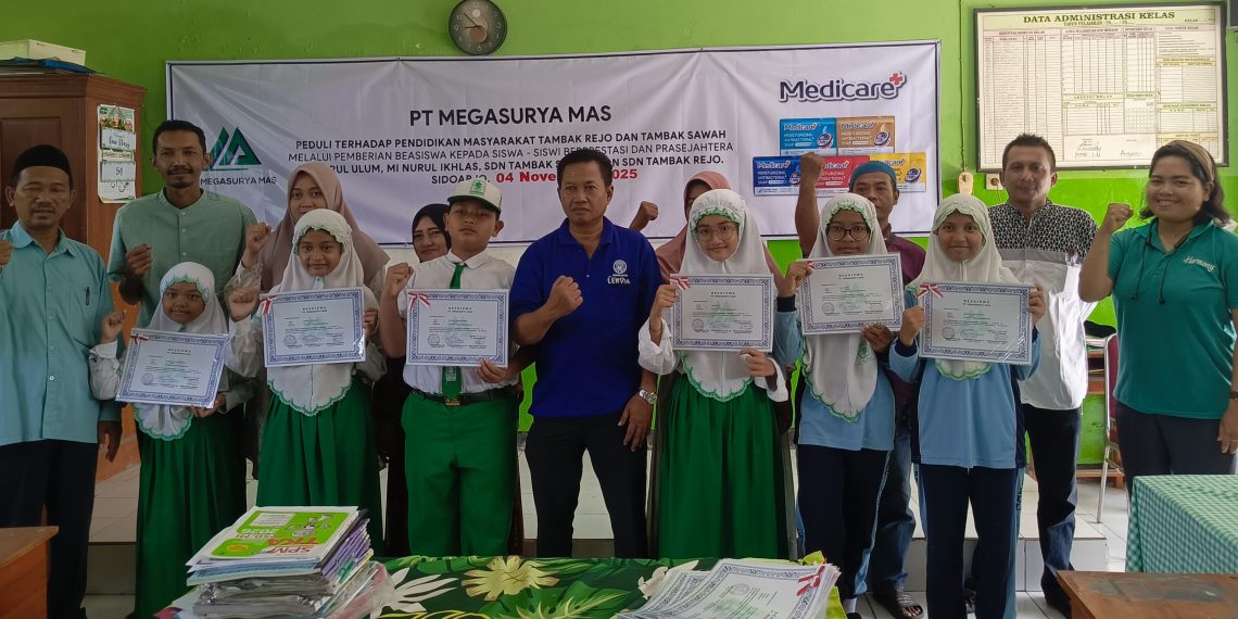 PT Megasurya Mas Berikan Bea Siswa Ratusan Pelajar Empat Sekolah Tingkat Dasar