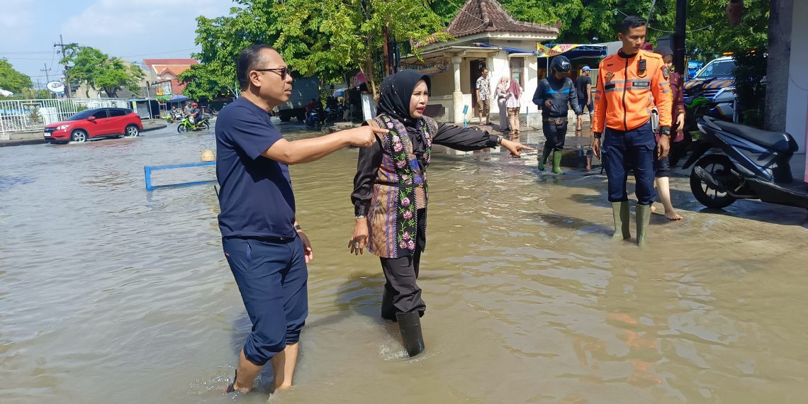 Sidak Banjir Sidoarjo Kota, Wabup Mimik Idayana Minta Bangun Embung di Sidokare Atasi Banjir Tahunan