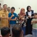 Wabup Mimik Idayana Serahkan Alat Bantu Dengar Kepada 27 Penyandang Disabilitas Tuna Rungu