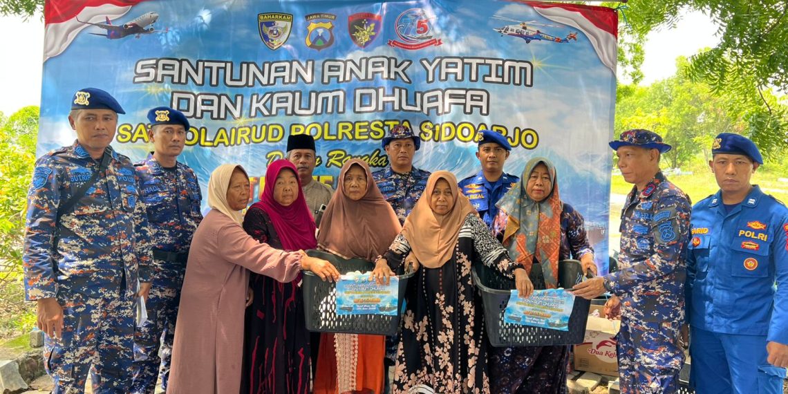 HUT ke-75, Polairud Polresta Sidoarjo Gelar Tasyakuran dan Santunan Dhuafa di Desa Tlocor