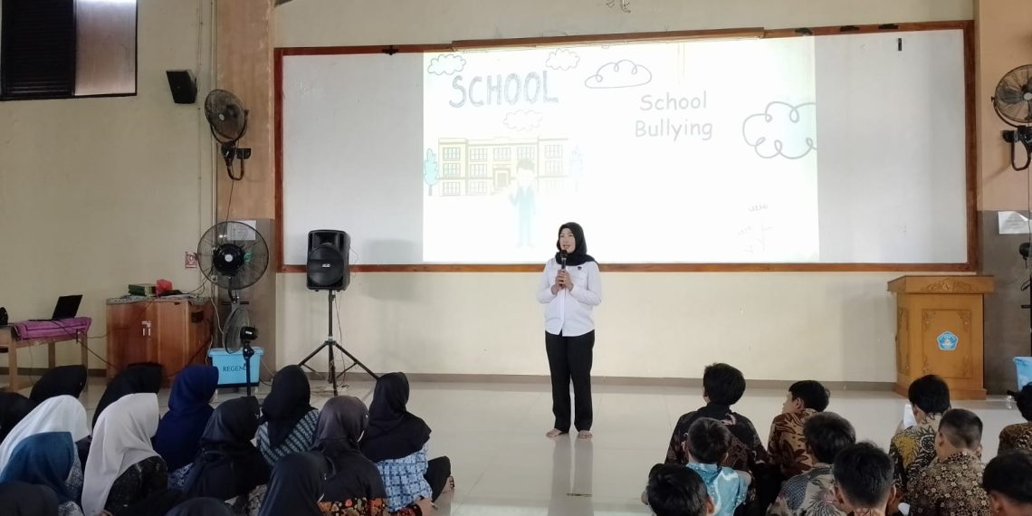 Polresta Sidoarjo Sosialisasikan Anti Bullying di SMP Al Islam Krian