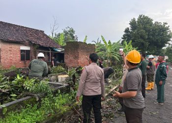 Hujan Deras Disertai Angin Terjang Empat Desa di Prambon