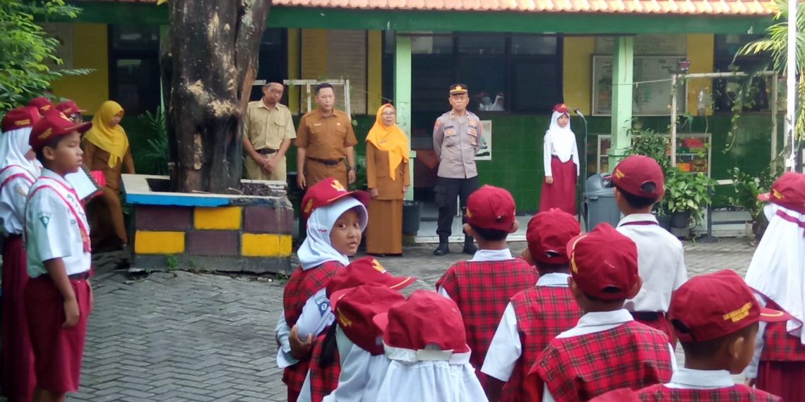 Polisi Tumbuhkan Kedisiplinan Sejak Dini, Hadir di SDN Banjarkemantren