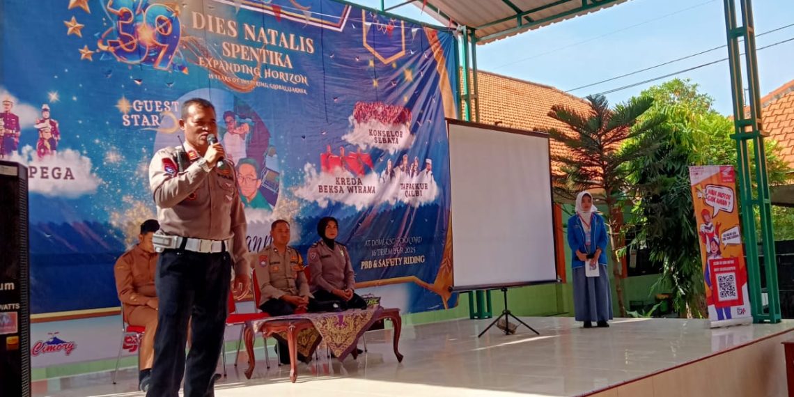 Polsek Krian Sosialisasikan Tertib Lalu Lintas ke Pelajar