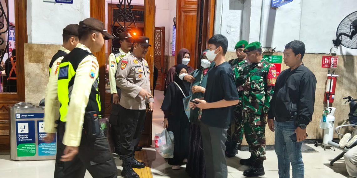 Sambut Libur Nataru, Sinergitas TNI-Polri Pastikan Keamanan Stasiun Kereta Api