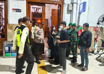 Sambut Libur Nataru, Sinergitas TNI-Polri Pastikan Keamanan Stasiun Kereta Api