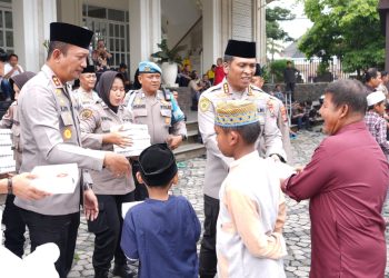 Jumat Berkah Polresta Sidoarjo, Bagikan 3.000 Nasi Kotak untuk Masyarakat