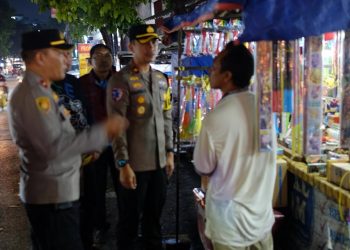 Polsek Taman Datangi Pedagang Petasan dan Kembang Api, Sampaikan Himbauan Kamtibmas