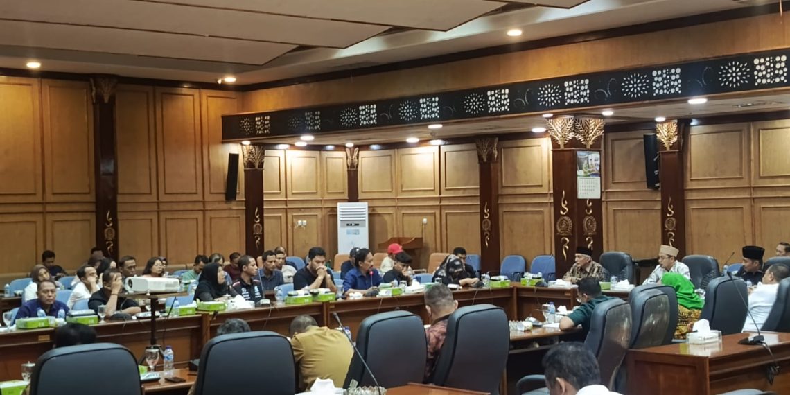 Hearing DPRD Sidoarjo Fasilitas Khusus Perumahan Istana Mentari, Keluarga Almarhum Rudi Pulihkan Nama Baik Keluarga