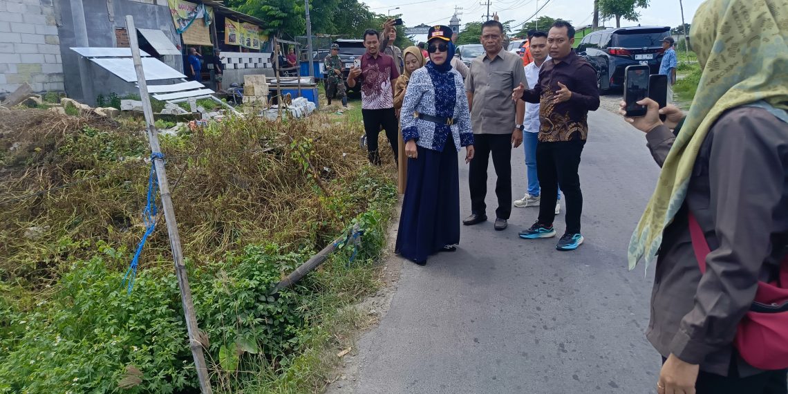 Sidak Jembatan Penghubung Tarik-Mojosari Rusak, Wabup Mimik Idayana Perintahkan Dibangun 2026