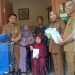 Dua Gadis Disabilitas Tersenyum Terima Bantuan Kursi Roda dari Wabup Mimik Idayana