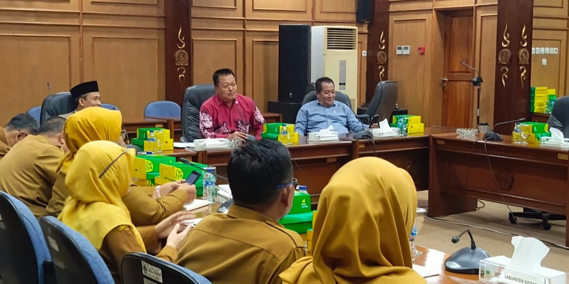 DPRD Sidoarjo Gelar Hearing Cari Solusi Protes Warga Desa Seruni terhadap Pabrik Kaca