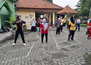 Personel Polsek Krian Ikuti Senam SKJ Bersama Forkopimka