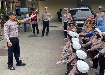 Personel Polsek Balongbendo Edukasi Siswa PAUD Darus Sibyan, Tanamkan Citra Polisi Ramah Anak