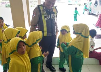 Senyum Sapa Personel Polsek Krian di Sekolah, Wujudkan Polisi Sahabat Anak