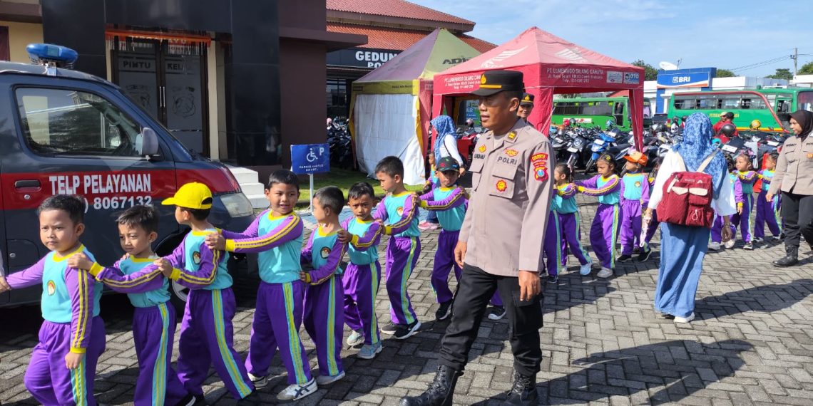Polresta Sidoarjo Terima Kunjungan TK Dharma Wanita Persatuan Jabaran, Tanamkan Cita-Cita Sejak Dini