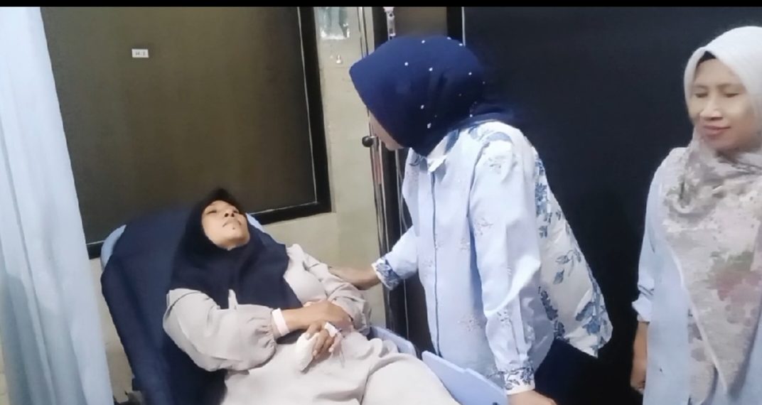 Wabup Mimik Idayana Besuk Istri Sekjen Jamaah Dzikir Nurul Wathon Jadi Korban Kebrutalan Satpol PP Sidoarjo