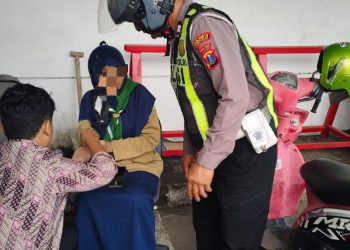 Respon Cepat Unit Lantas Polsek Taman Tangani Kecelakaan di Jalan Raya Kletek