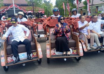 Wabup Sidoarjo Mimik Idayana Serahkan 200 Becak Listrik Bantuan Presiden Prabowo Subianto