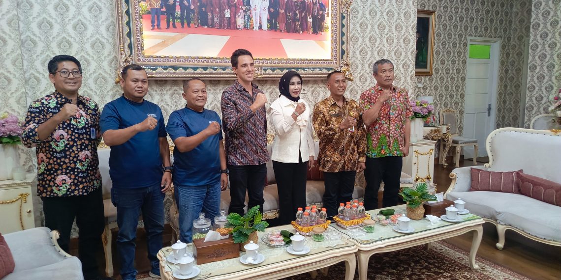 Wabup Mimik Idayana Dukung DLHK Kolaborasi Sungai Watch Angkut Sampah Sungai Diangkut ke TPA Jabon