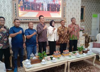 Wabup Mimik Idayana Dukung DLHK Kolaborasi Sungai Watch Angkut Sampah Sungai Diangkut ke TPA Jabon