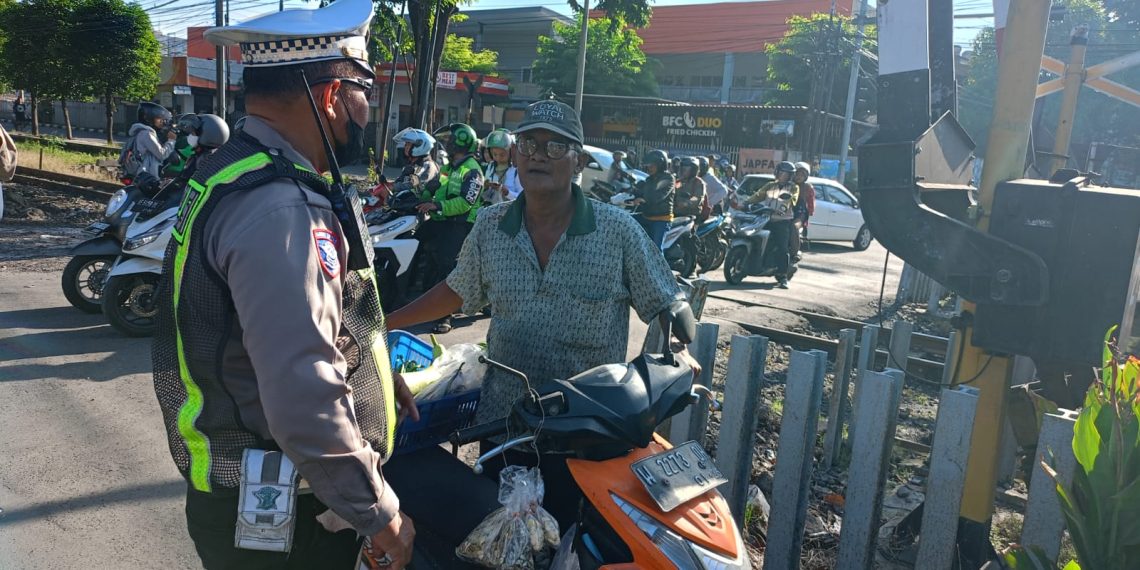 Polsek Buduran Edukasi Penggunaan Helm dalam Operasi Keselamatan Semeru 2026