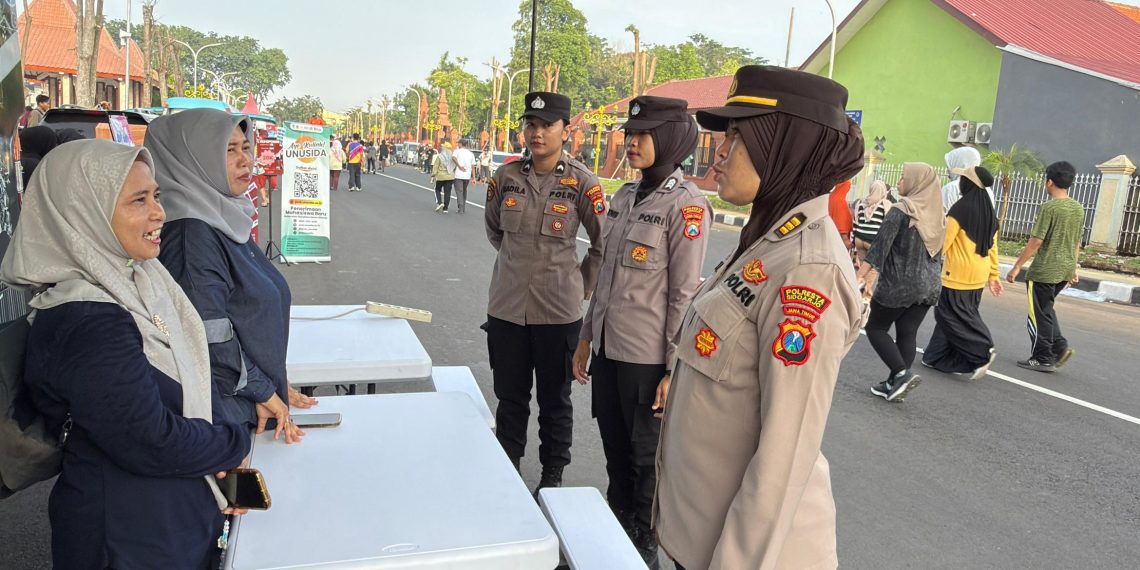 Polwan Polresta Sidoarjo Humanis Amankan Car Free Day Alun-alun
