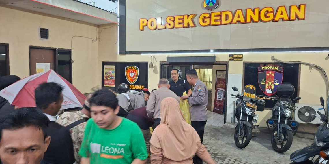 Polsek Gedangan Bagi Takjil Ramadhan, Wujud Kepedulian kepada Masyarakat