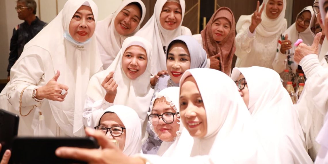 Hadiri Giat Majelis Ta’lim Qurrota A’yun Gelar Buka Bersama dan Santunan Anak Yatim, Wabup Mimik Idayana Didoakan Jalankan Kepemimpinan di Usia ke-55