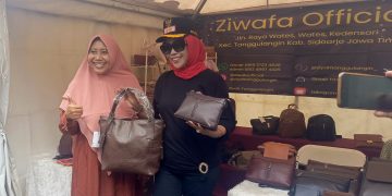 Ajak Klub Scooter dan VW, Wabup Mimik Idayana Borong Produk Tas Tanggulangin