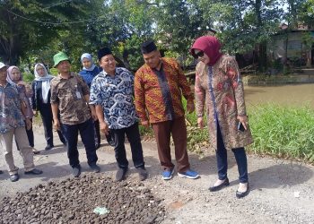 Sidak Jalan Rusak Pertigaan Bulang dan Desa Simpang Prambon, Wabup﻿ Mimik﻿ Idayana Miris Rawan Korban Pengendara Motor