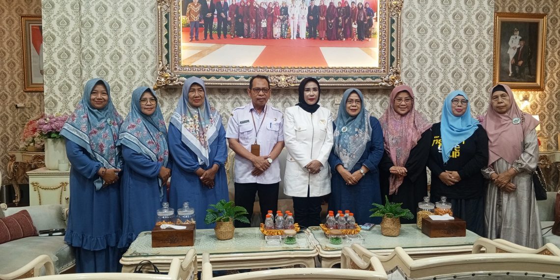 Wabup Mimik Idayana Audiensi Pejuang Subuh Muslimah, Bahas Program Takjil dan Jumat Berkah