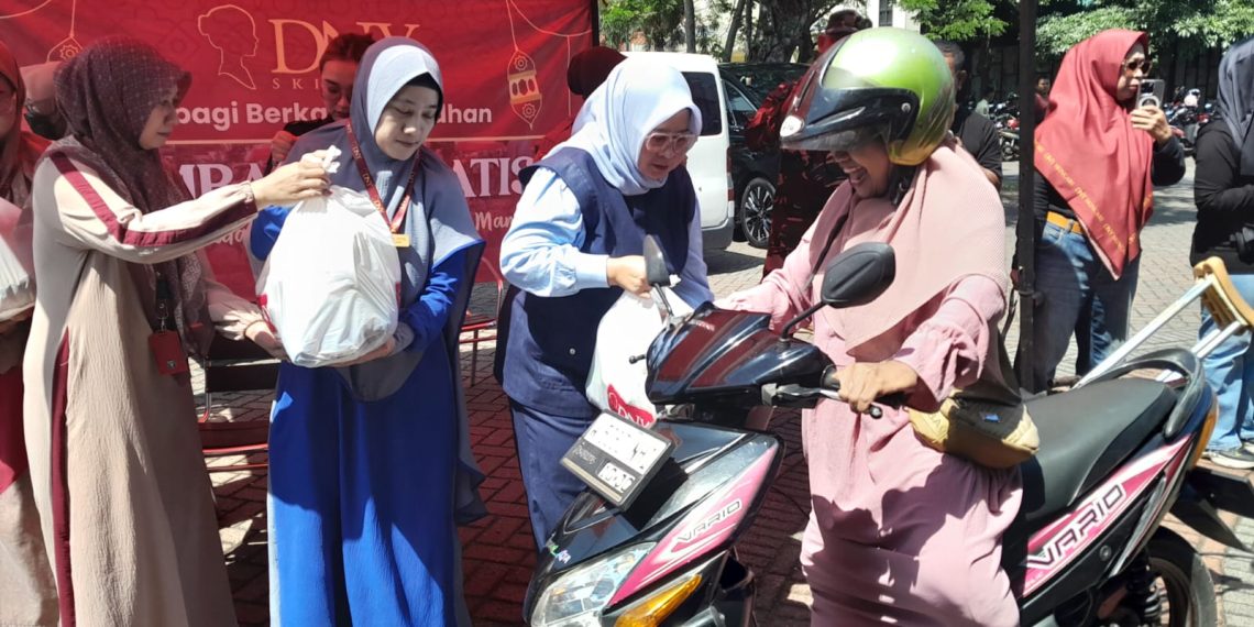 DNY Skincare Bagikan 2.600 Bingkisan Lebaran untuk Dhuafa, Anak Yatim dan Disabilitas