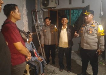 Diterjang Angin Kencang, Kapolsek Gedangan Datangi Rumah Warga Terdampak