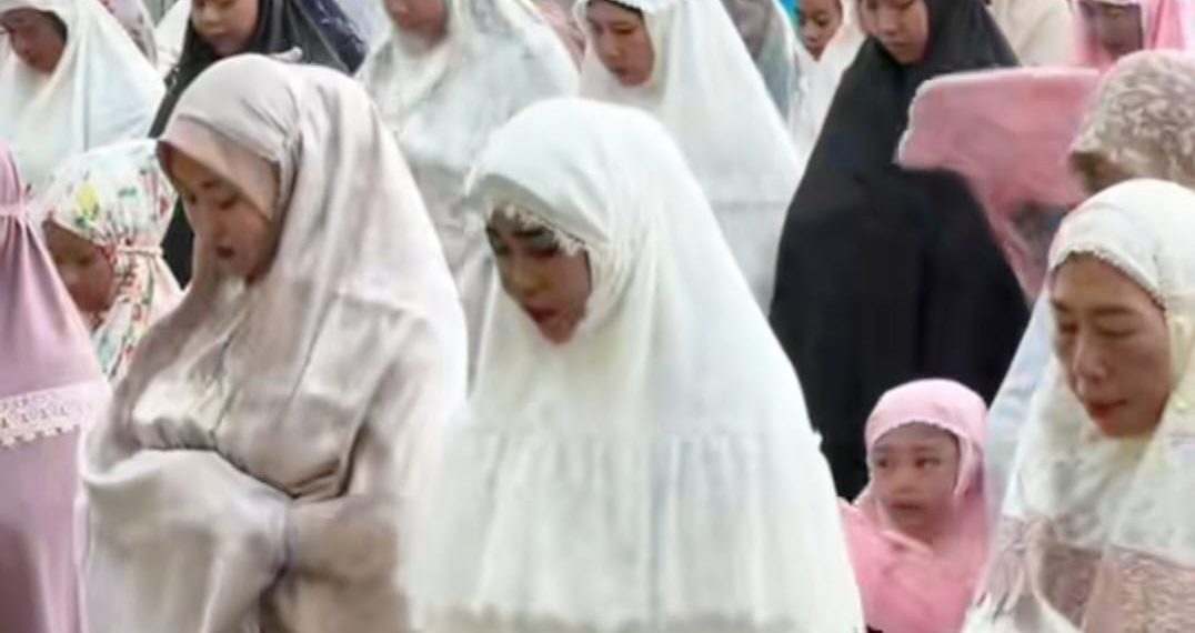 Sholat Id di Masjid Al-Muhajirin, Wabup Sidoarjo Mimik Idayana Minta Maaf dan Janji Benahi Pelayanan Publik