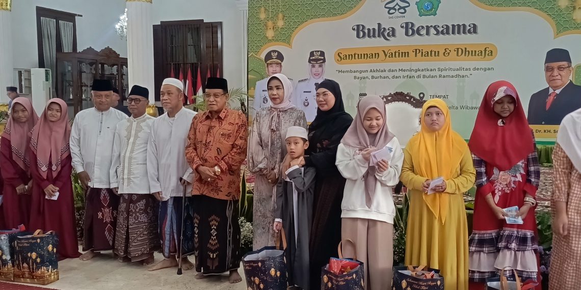KH Said Aqil Siradj Bersama Wabup Sidoarjo Hj Mimik Idayana Santuni Ratusan Yatim dan Dhuafa
