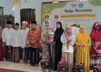 KH Said Aqil Siradj Bersama Wabup Sidoarjo Hj Mimik Idayana Santuni Ratusan Yatim dan Dhuafa