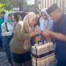Keluarga Besar Rahmat Muhajirin Bagikan 2.000 Paket Lebaran ke Warga Sidoarjo