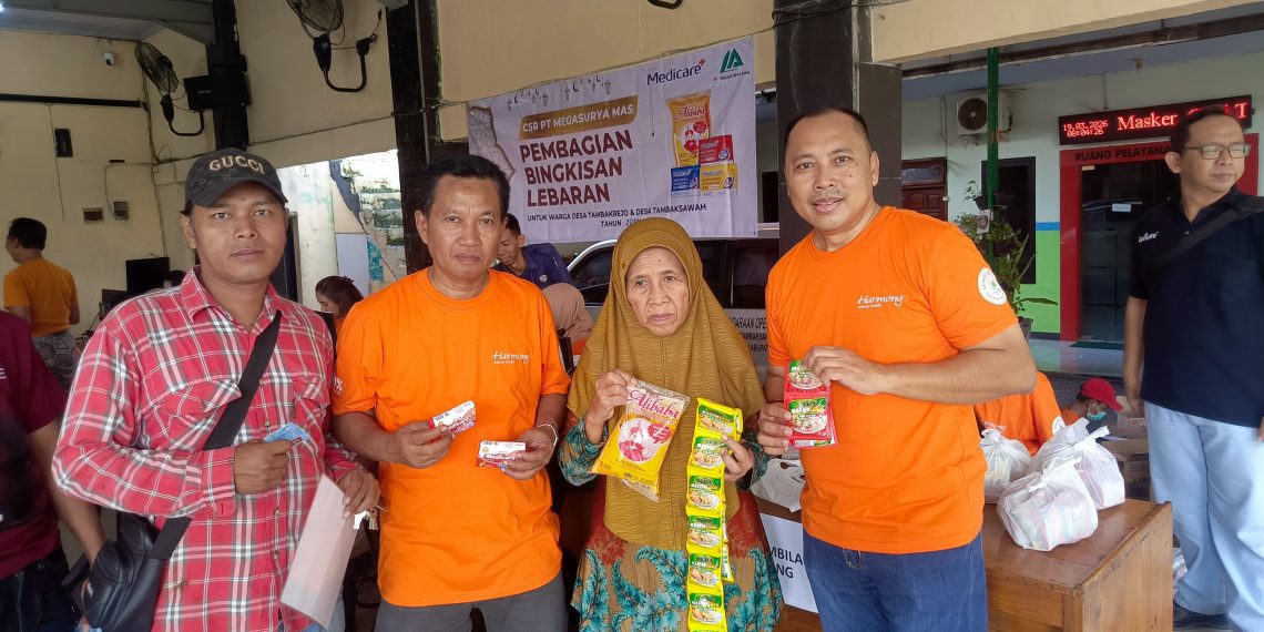 PT Megasurya Mas Bagikan Ribuan Bingkisan Warga Desa Tambakrejo dan Tambaksawah Waru