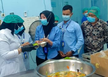 Lakukan Sidak, Wabup Mimik﻿ Idayana Pastikan SPPG Mergosari dan Singogalih Tarik Penuhi Standar