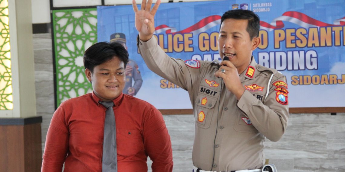 Police Goes to Pesantren, Satlantas Polresta Sidoarjo Edukasi Santri Tertib Berlalu Lintas