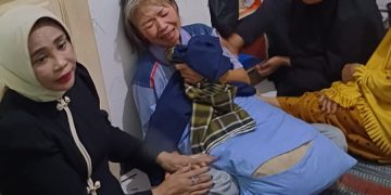 Takziah ke Korban Laka Jalan Berlubang di Lingkar Timur, Wabup Mimik Idayana Akan Percepat Perbaikan