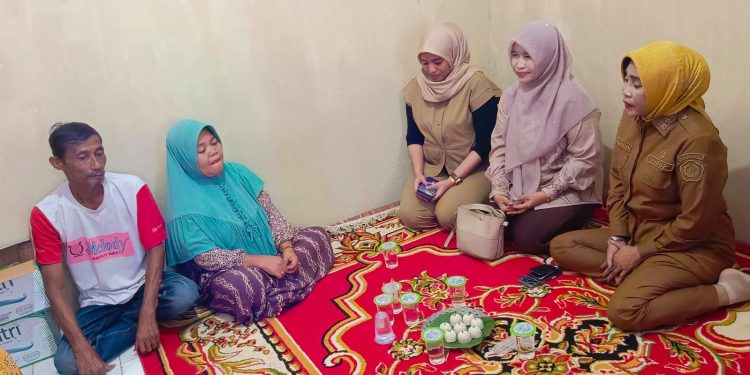 Wabup Sidoarjo Mimik Idayana Takziah ke Rumah Duka Kader Gerindra di Waru