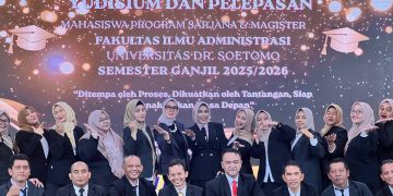 Ikuti Yudisium Unitomo 2026, Wabup Sidoarjo Mimik Idayana Raih Gelar Sarjana Administrasi Publik (S.A.P)