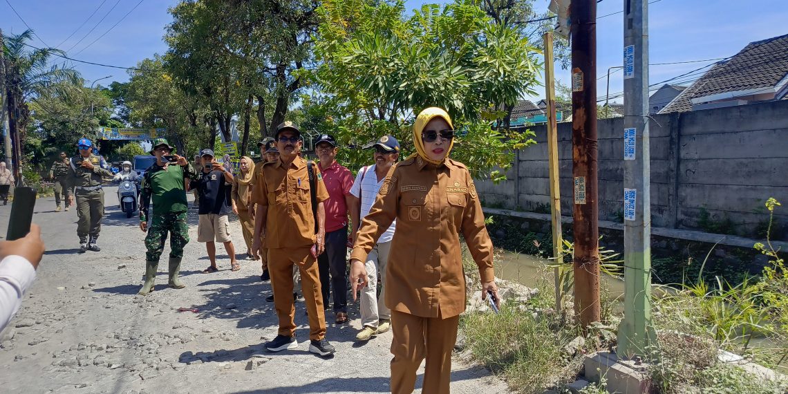 Sidak Jalan Paving Rusak di Bohar, Wabup Mimik Perintahkan Ganti Aspal