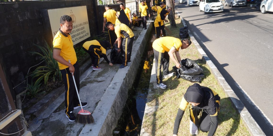 Polresta Sidoarjo Gelar Kerja Bakti Serentak Dukung Gerakan Indonesia ASRI
