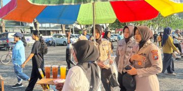 Polwan Polresta Sidoarjo Sapa Warga di CFD Alun-alun