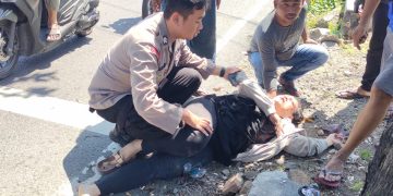 Respon Cepat Patroli Polsek Buduran Bantu Korban Kecelakaan
